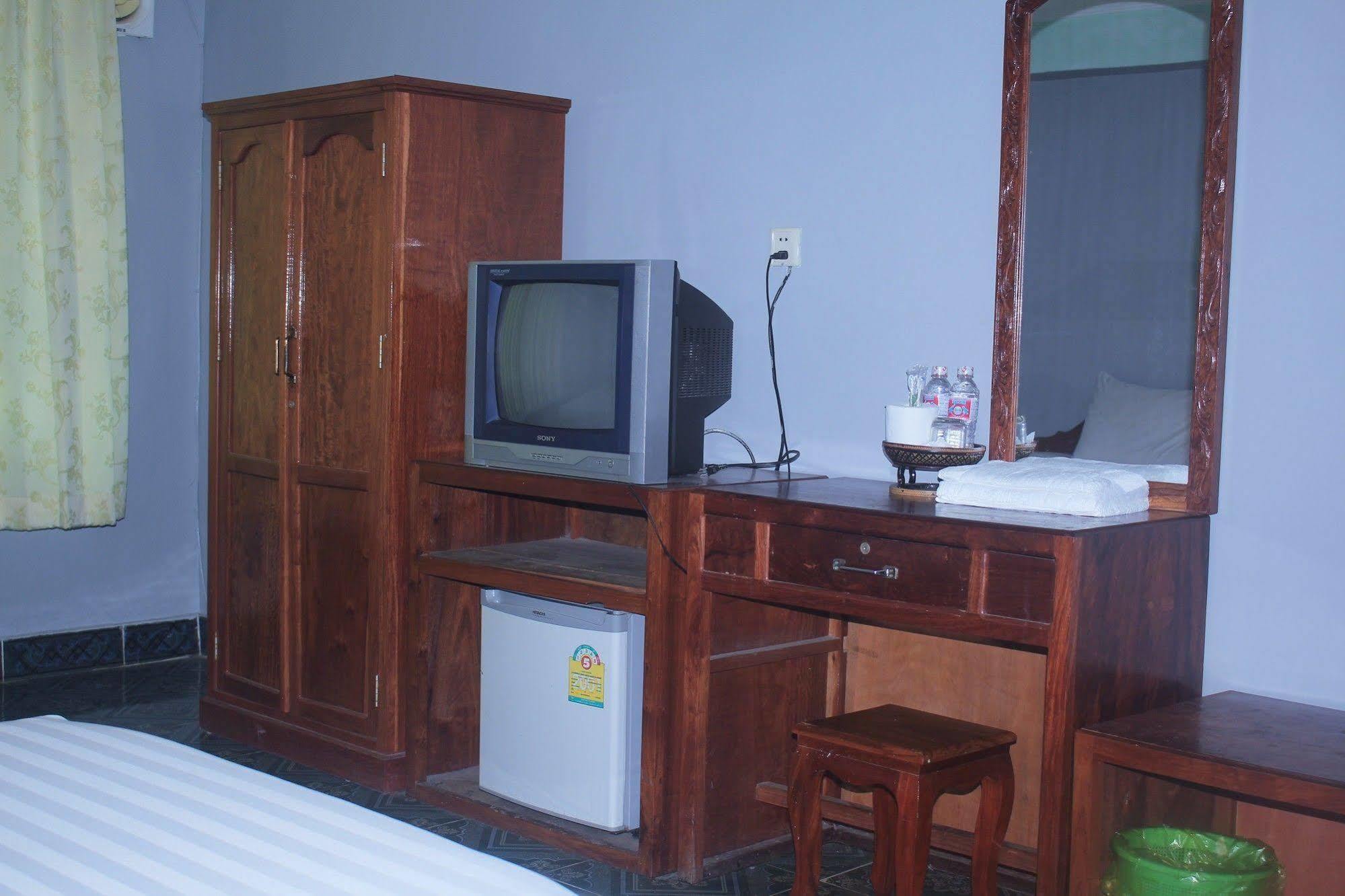Spring Park Hotel Battambang Exteriör bild