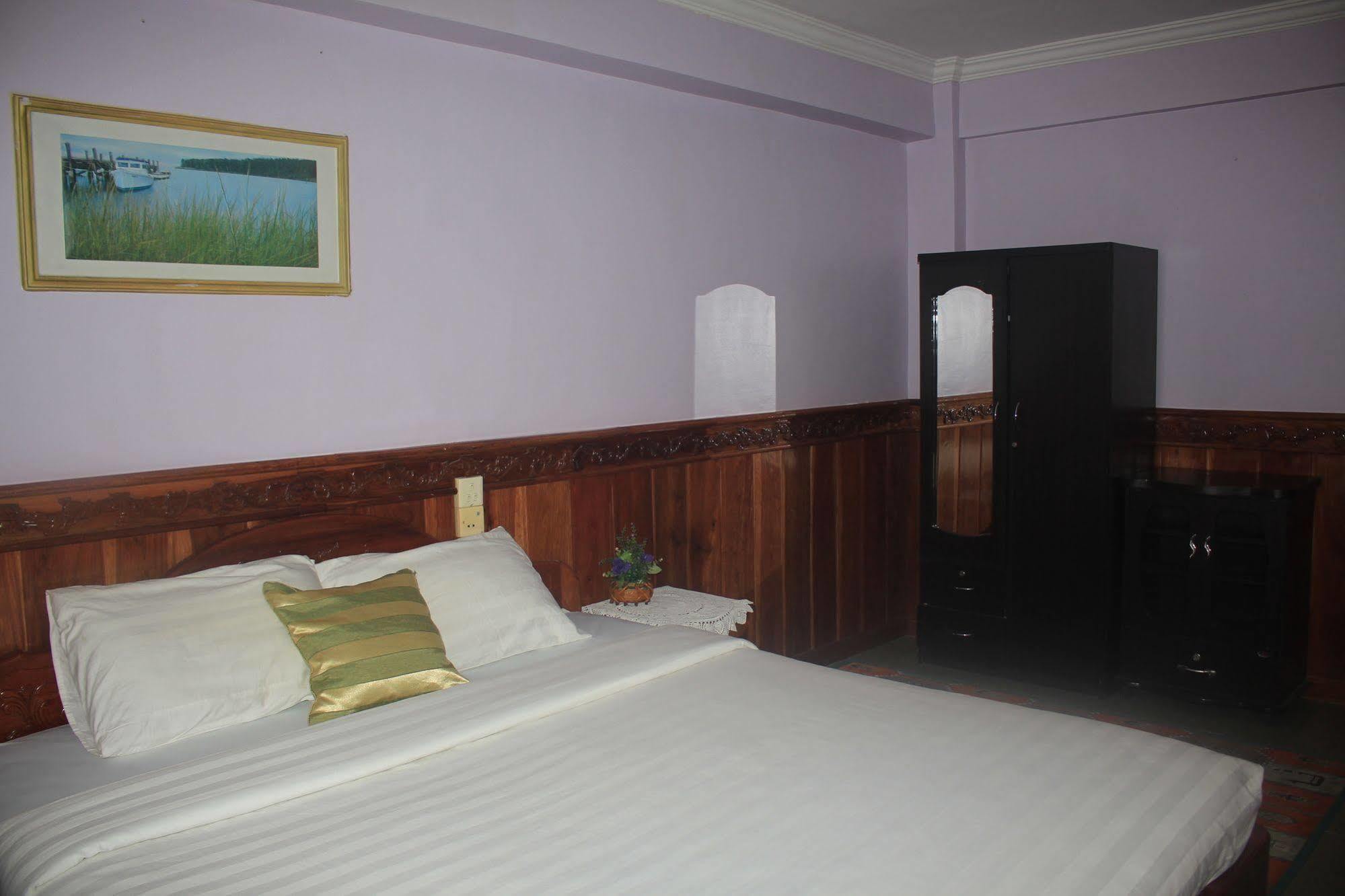 Spring Park Hotel Battambang Exteriör bild