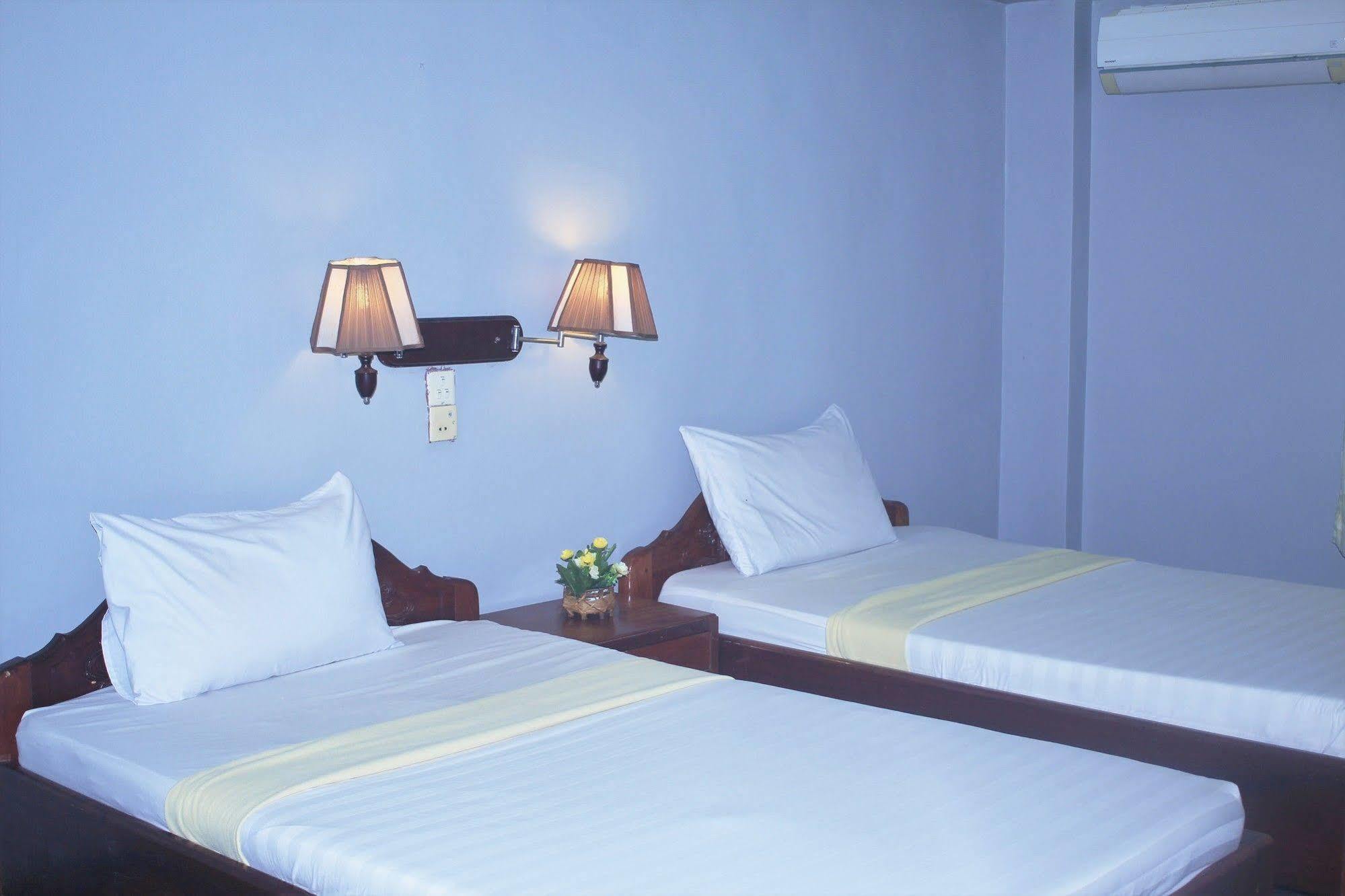 Spring Park Hotel Battambang Exteriör bild