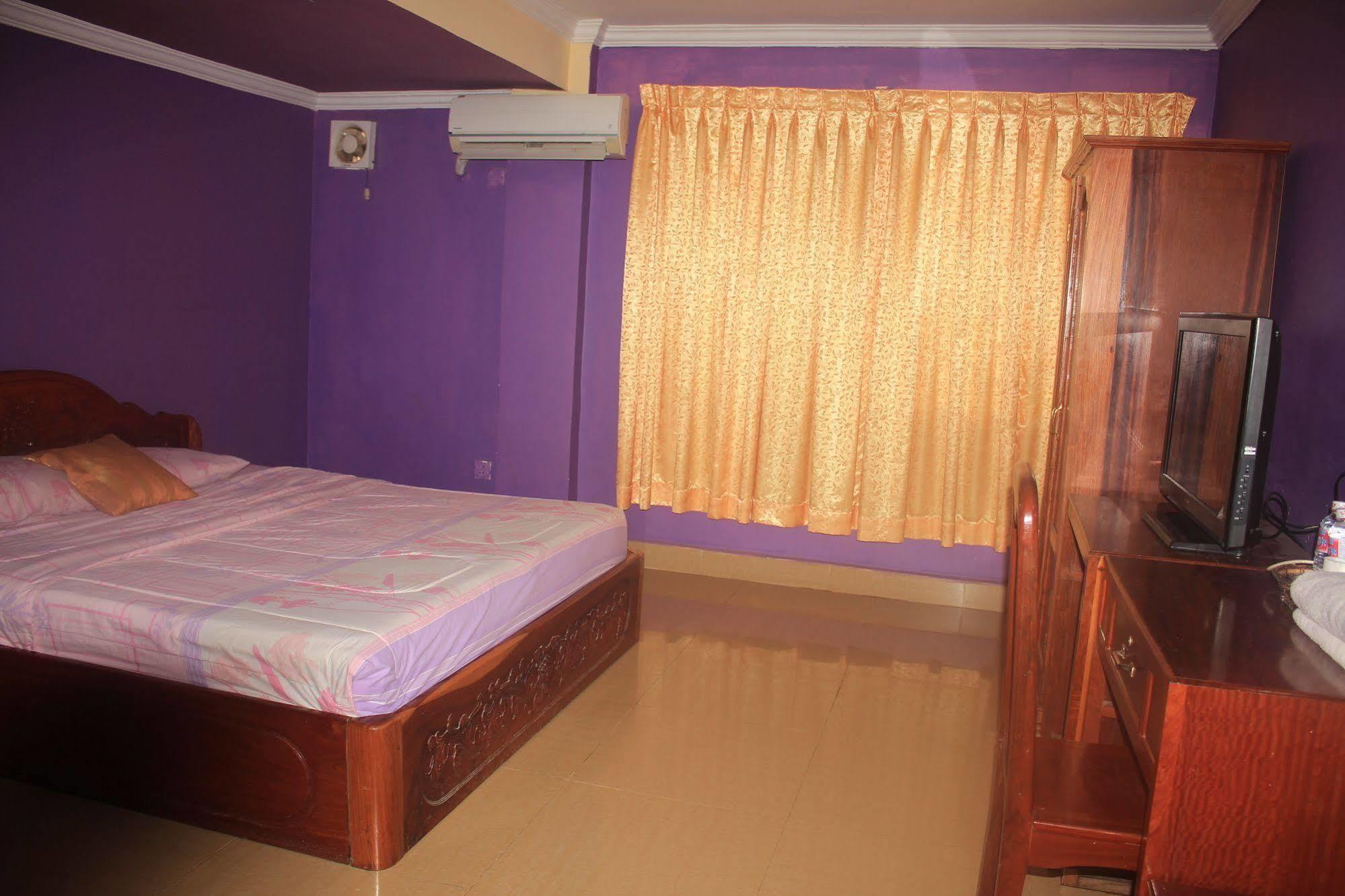Spring Park Hotel Battambang Exteriör bild