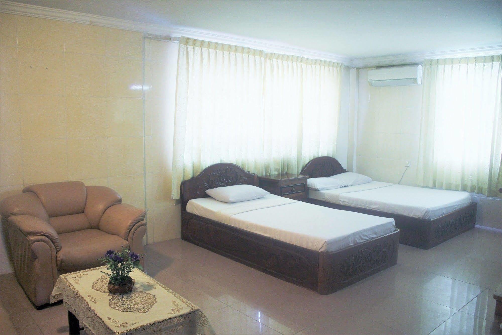 Spring Park Hotel Battambang Exteriör bild