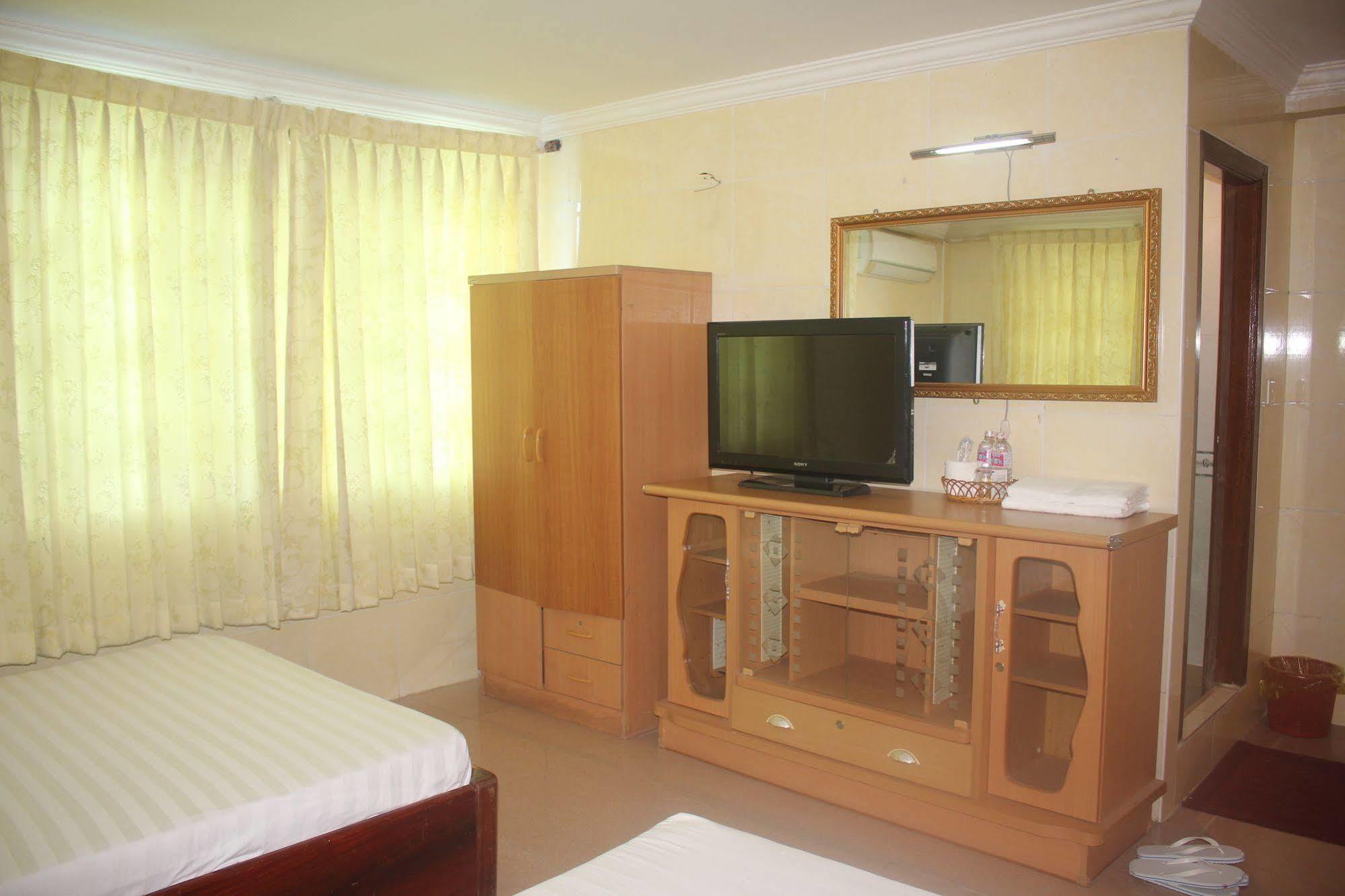 Spring Park Hotel Battambang Exteriör bild