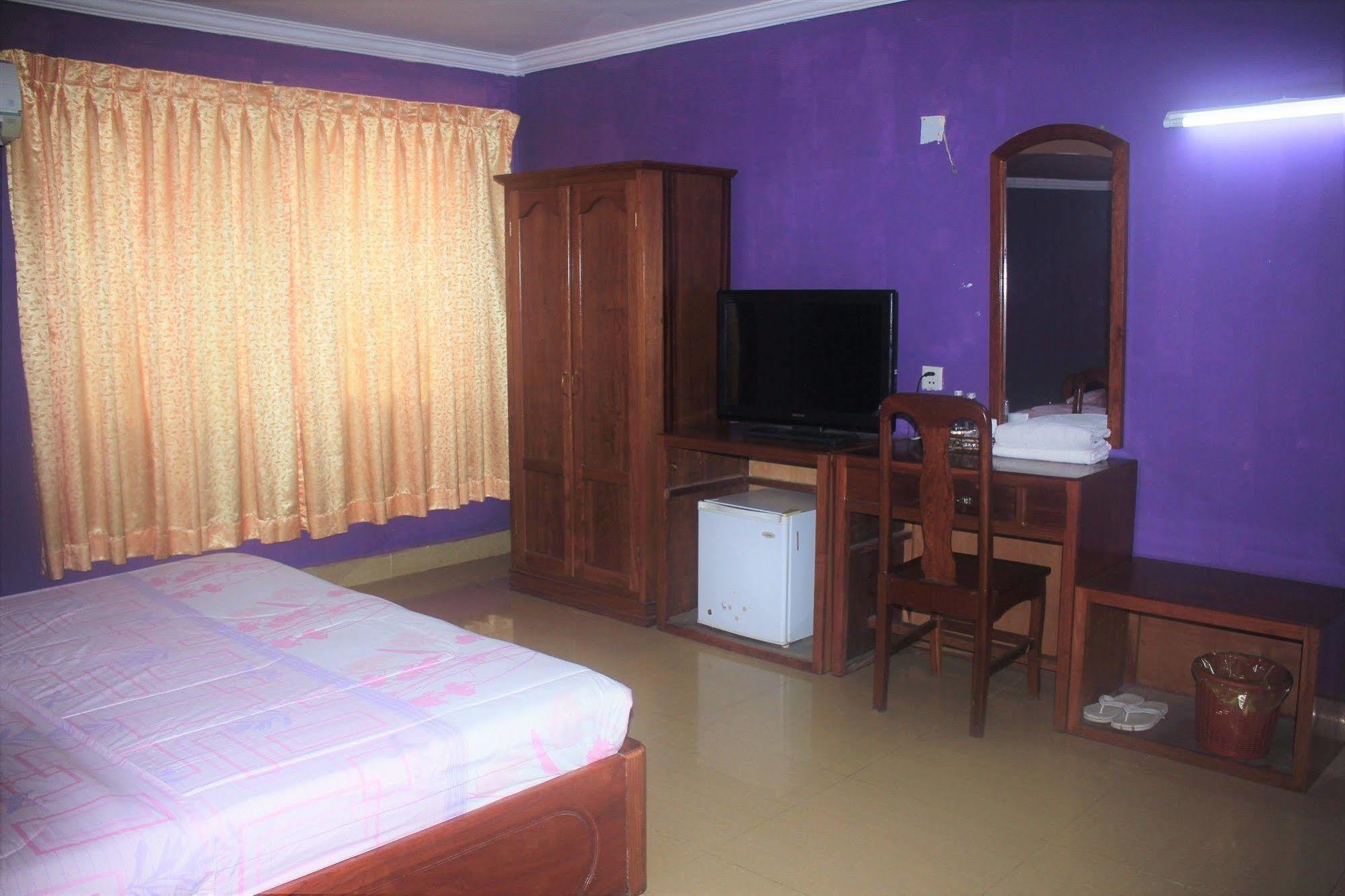Spring Park Hotel Battambang Exteriör bild